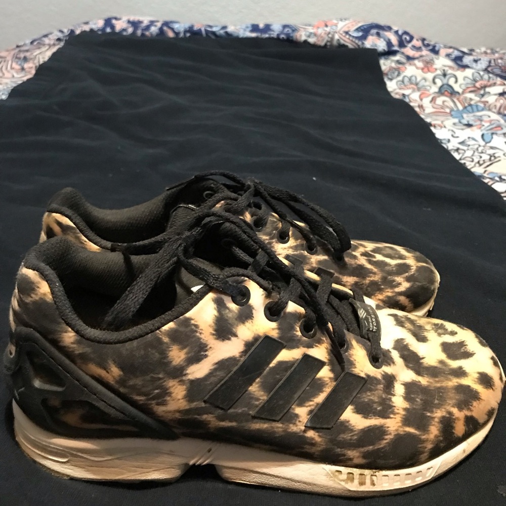Adidas cheetah tennis shoes
